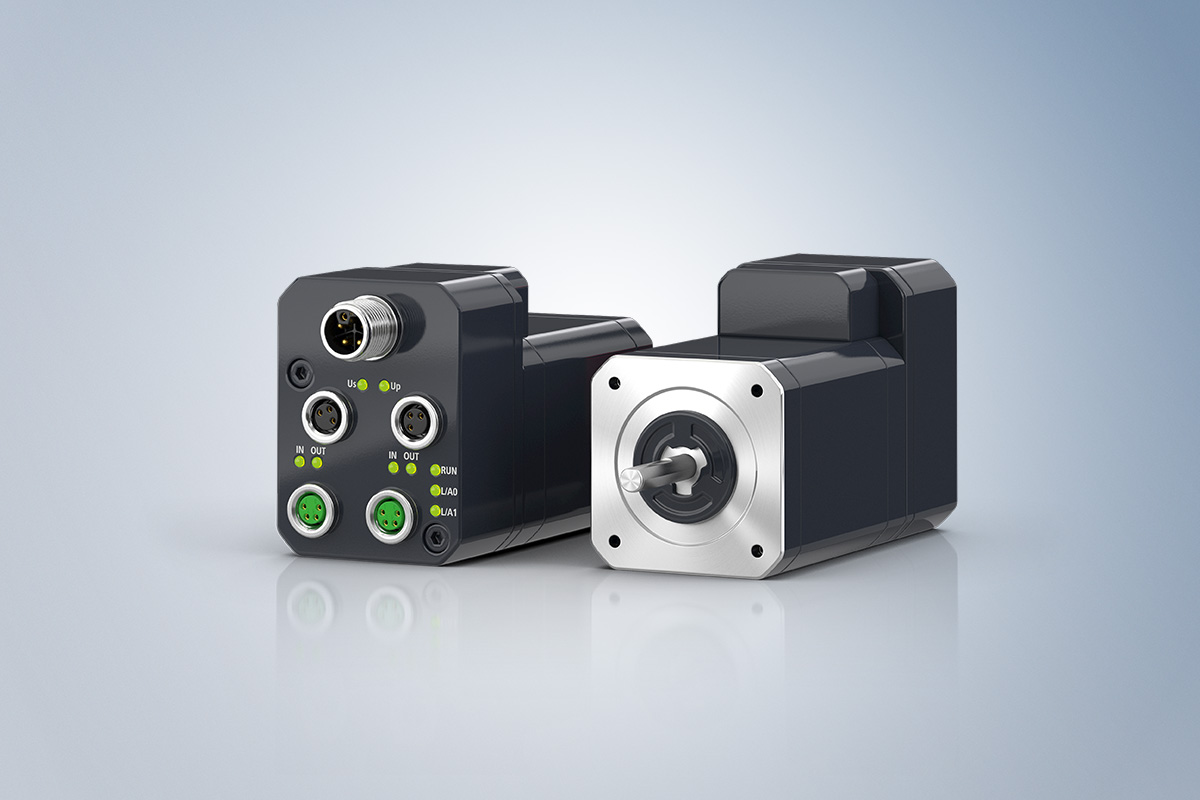 Compact stepper motor with integrated output stage for control cabinet-free machines