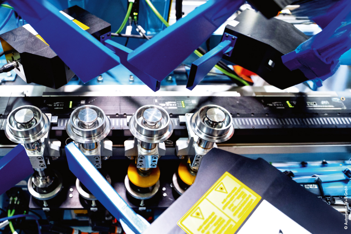 With the 4-in-1 complete solution for drop-forged parts, the bevel gears are transported precisely and dynamically through the system using the XTS movers.
