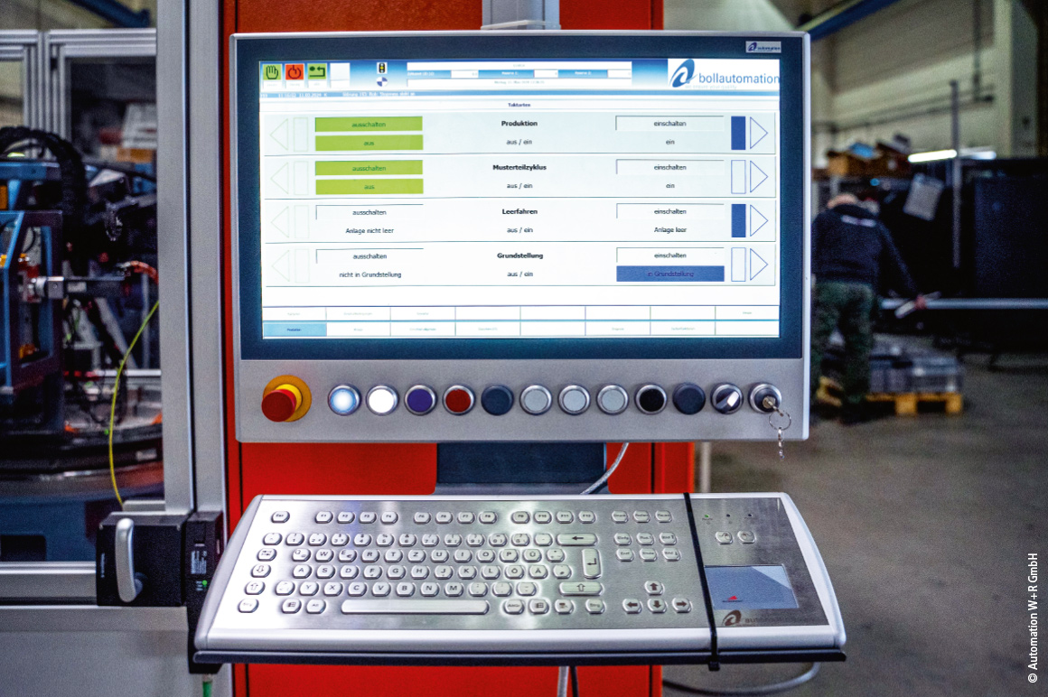The CP3921 multi-touch Control Panel with keyboard extension enables convenient system operation.