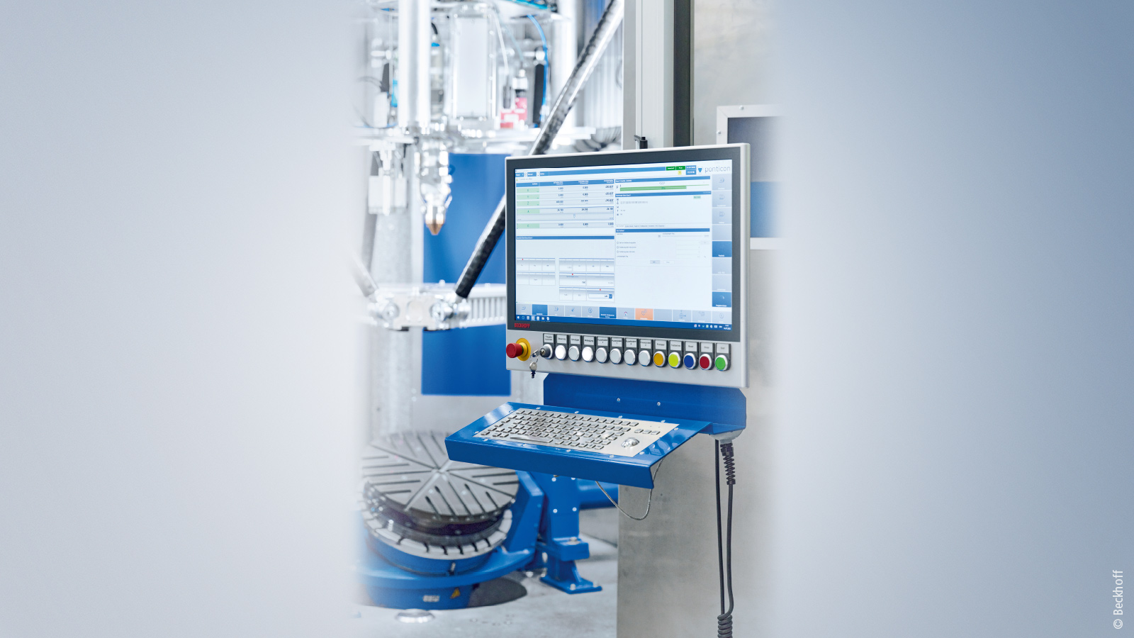 Die Bewegungsabläufe lassen sich in G-Code programmieren bzw. aus CAD/CAM-Programmen einlesen und über das Multitouch-Control-Panel CP3924 aufrufen.