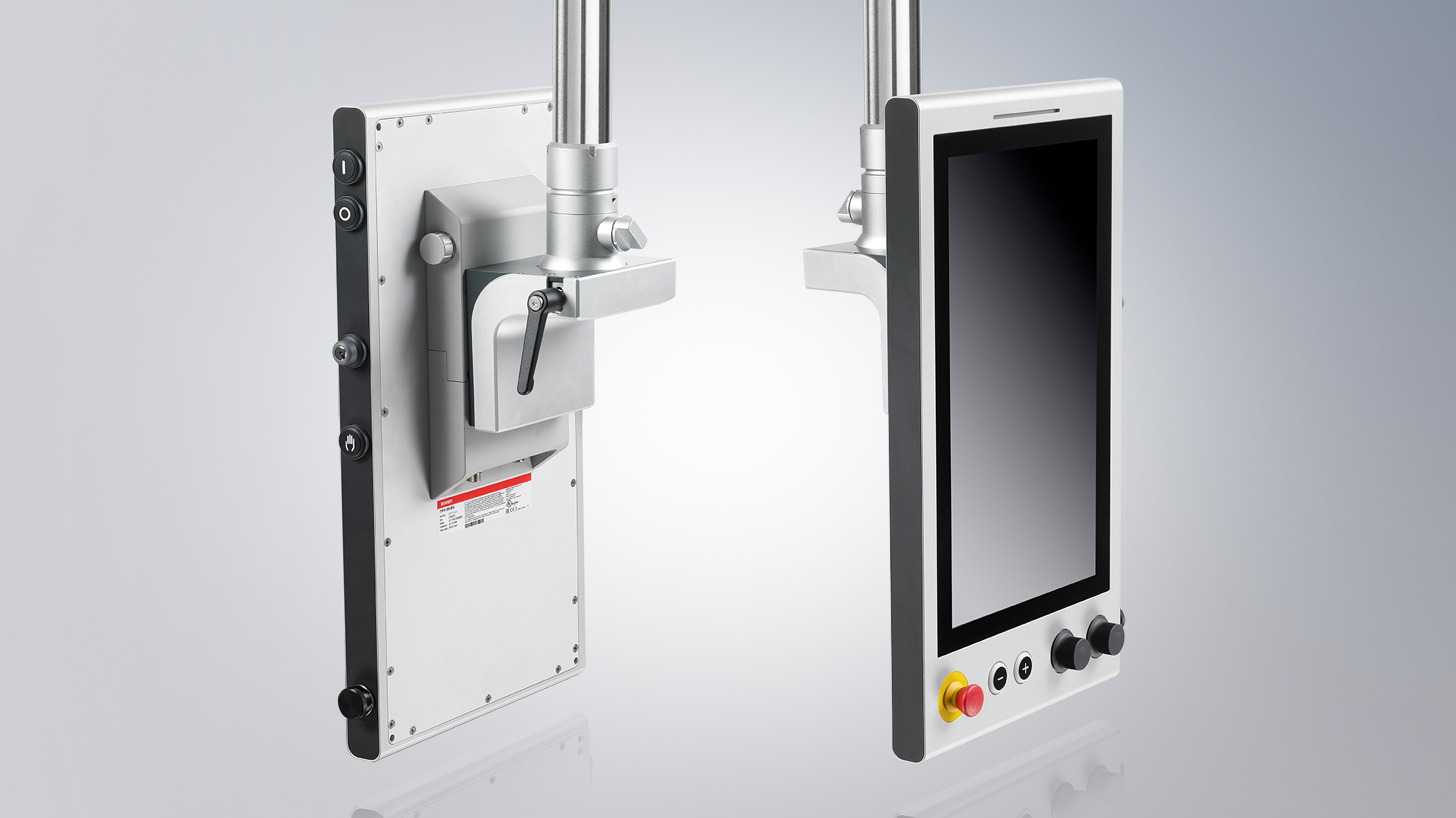 CP3918-1xxx: 18,5-Zoll-Display im Portraitformat, Tastererweiterung mit voll ausgeleuchteten Kurzhubtasten und Inkremental-Encoder, seitlich weitere Tasten, Schlüsselschalter und USB-Ports, Anschluss der Tasten via EtherCAT