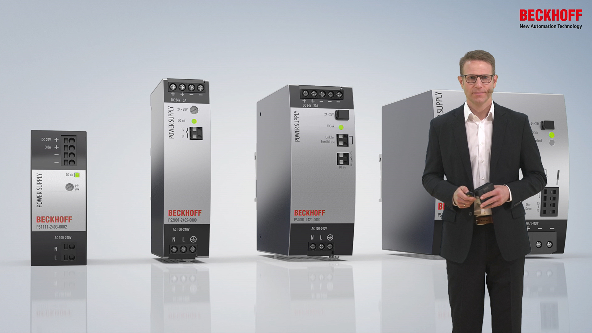 Christian Jürgenhake, product manager, presents the power supplies and their applications.