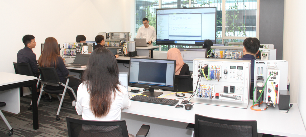 Learn with Beckhoff training-malaysia-stage-lowres